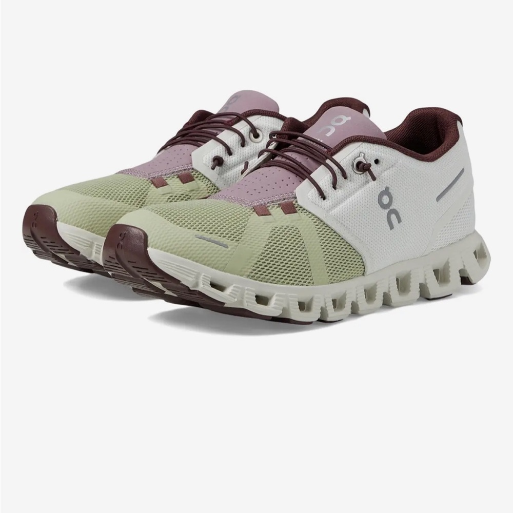 On Sneakers CLOUD 5 sneakers NWT UNUSED with box size 9 EU 40.5